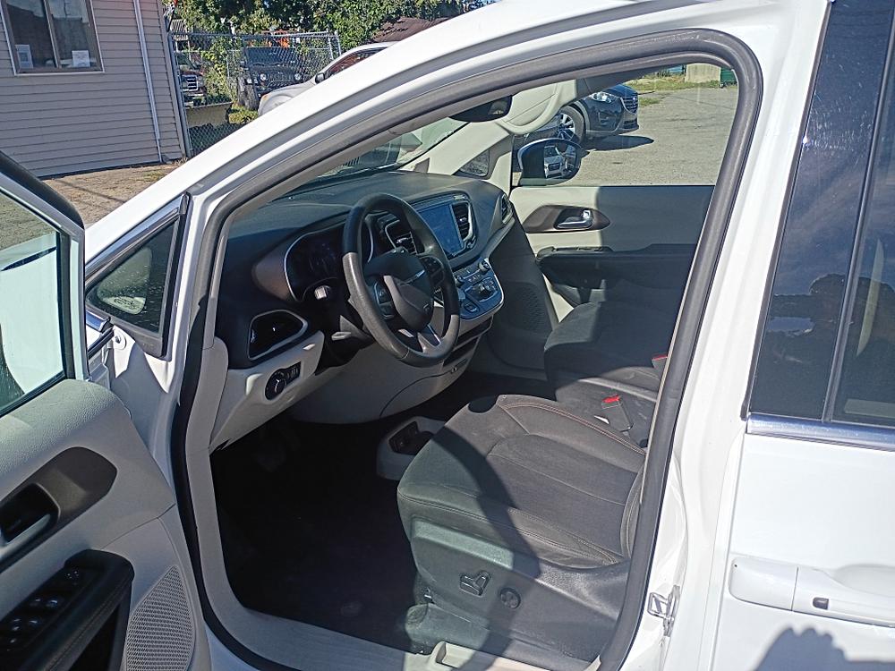 2017 Chrysler Pacifica Touring - Photo 9