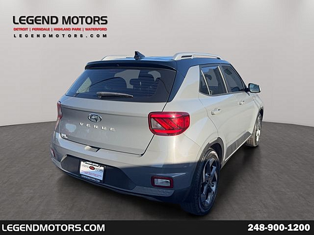 2022 Hyundai Venue Limited - Photo 8