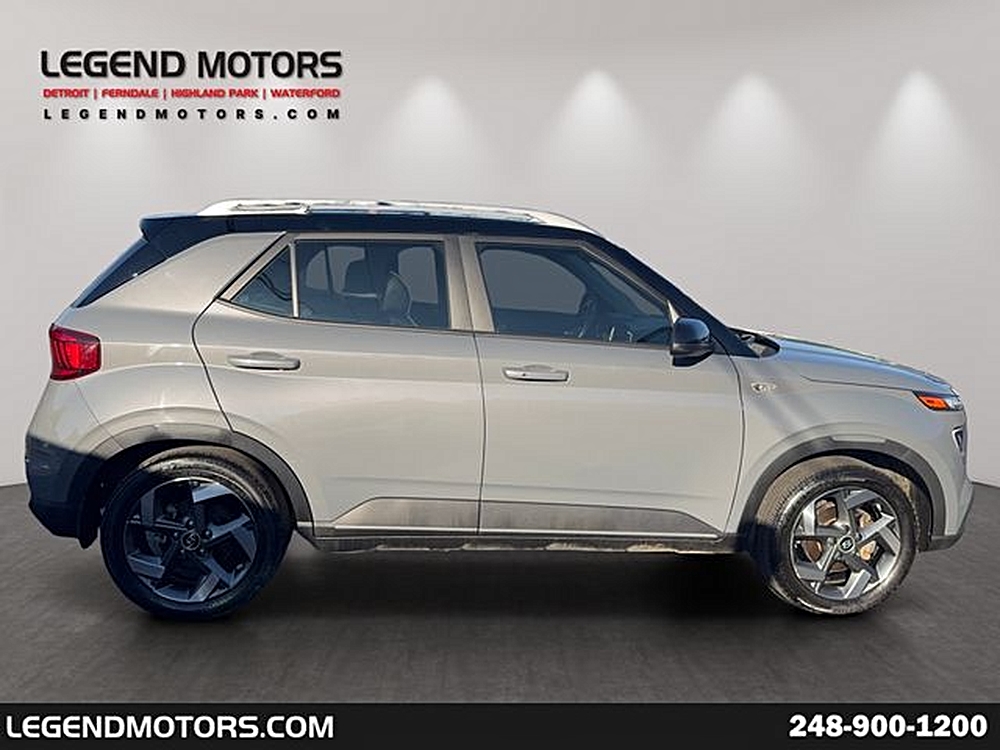 2022 Hyundai Venue Limited - Photo 9