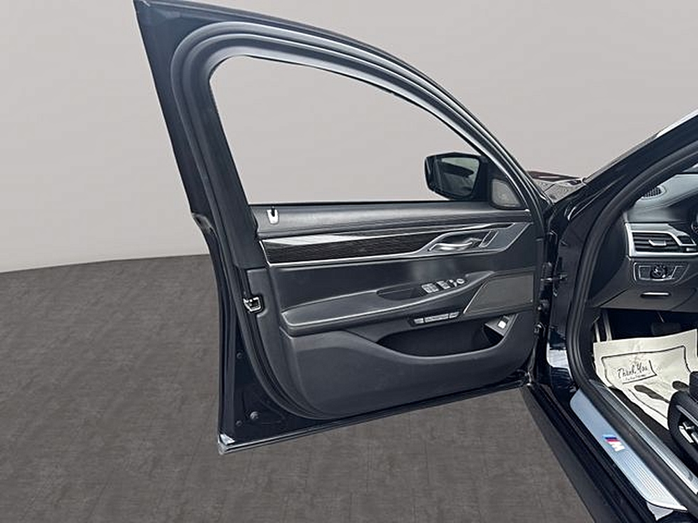 2017 BMW 7 Series 750i - Photo 11