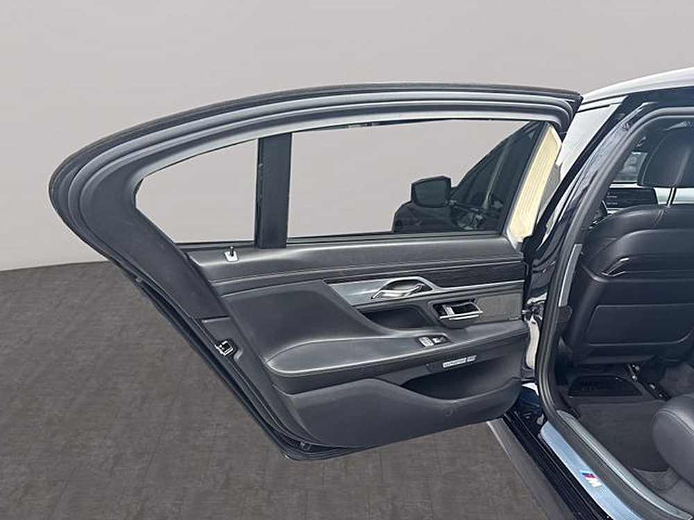 2017 BMW 7 Series 750i - Photo 13