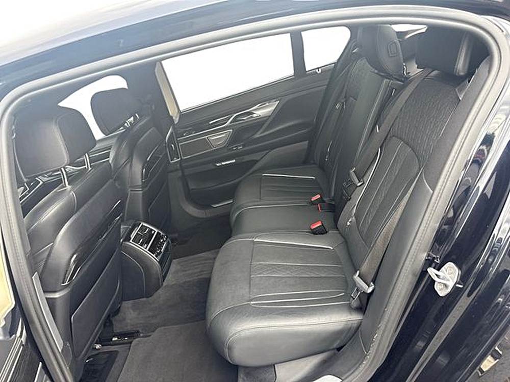 2017 BMW 7 Series 750i - Photo 14