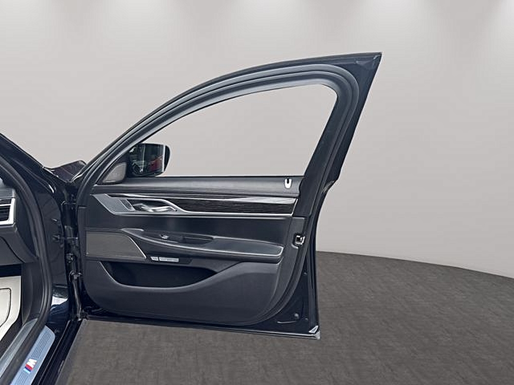 2017 BMW 7 Series 750i - Photo 16