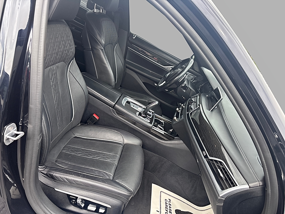 2017 BMW 7 Series 750i - Photo 17