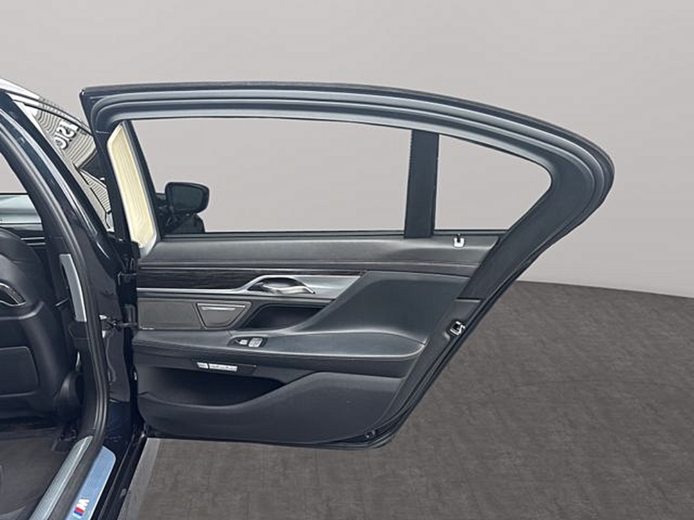 2017 BMW 7 Series 750i - Photo 18