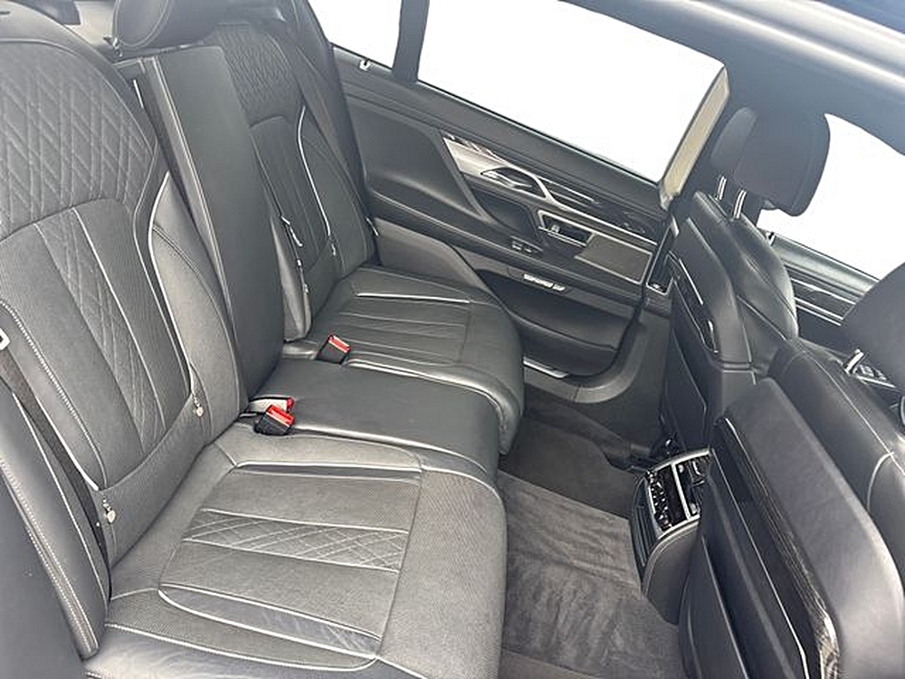 2017 BMW 7 Series 750i - Photo 19