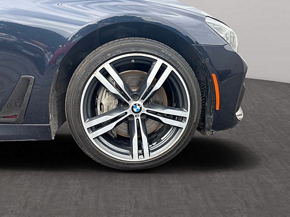 2017 BMW 7 Series 750i - Photo 10