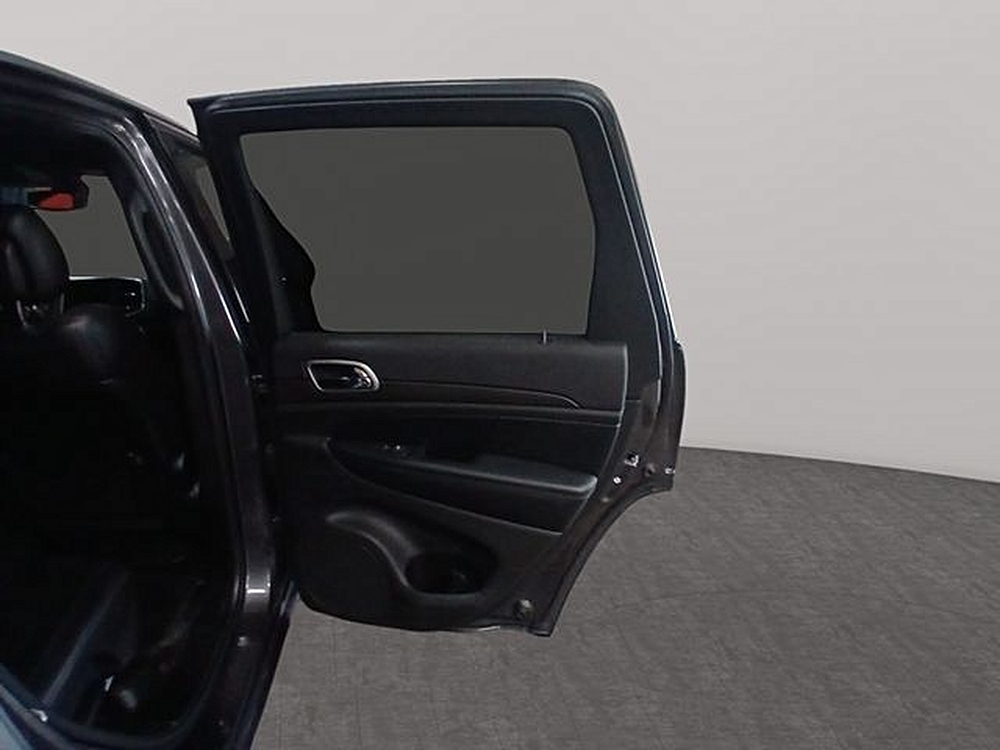 2017 Jeep Grand Cherokee Altitude - Photo 18