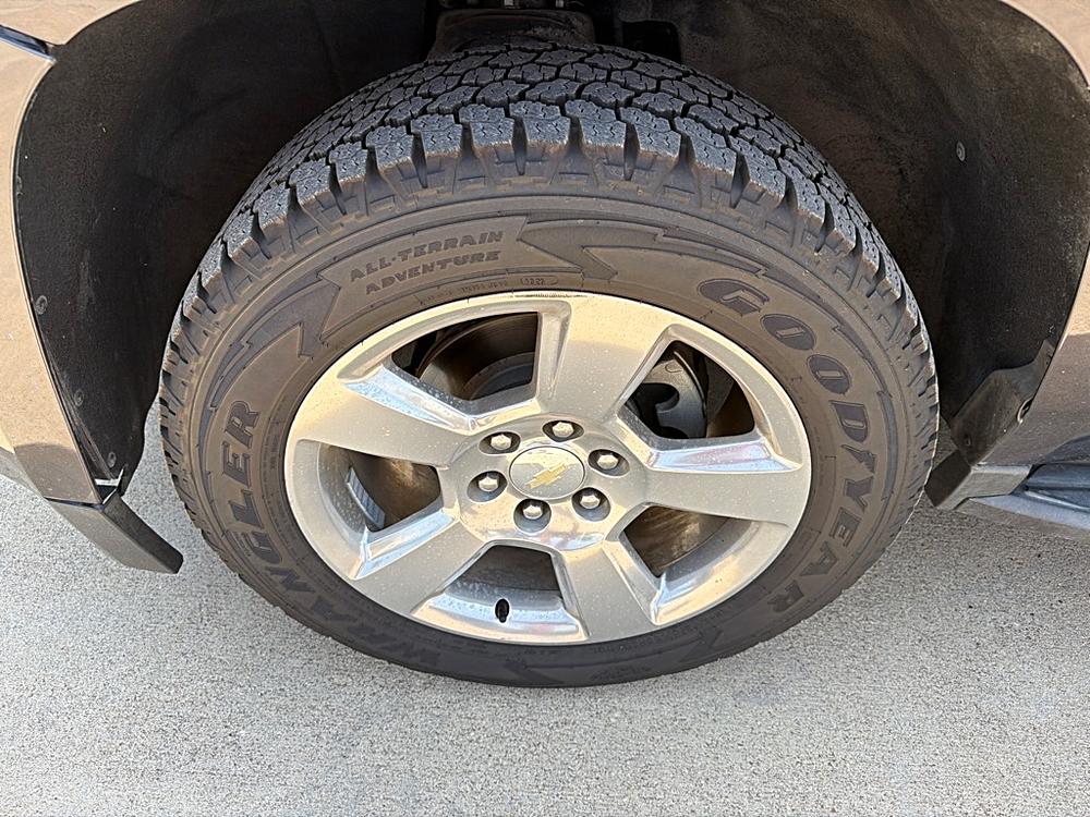 2018 Chevrolet Suburban LT - Photo 11