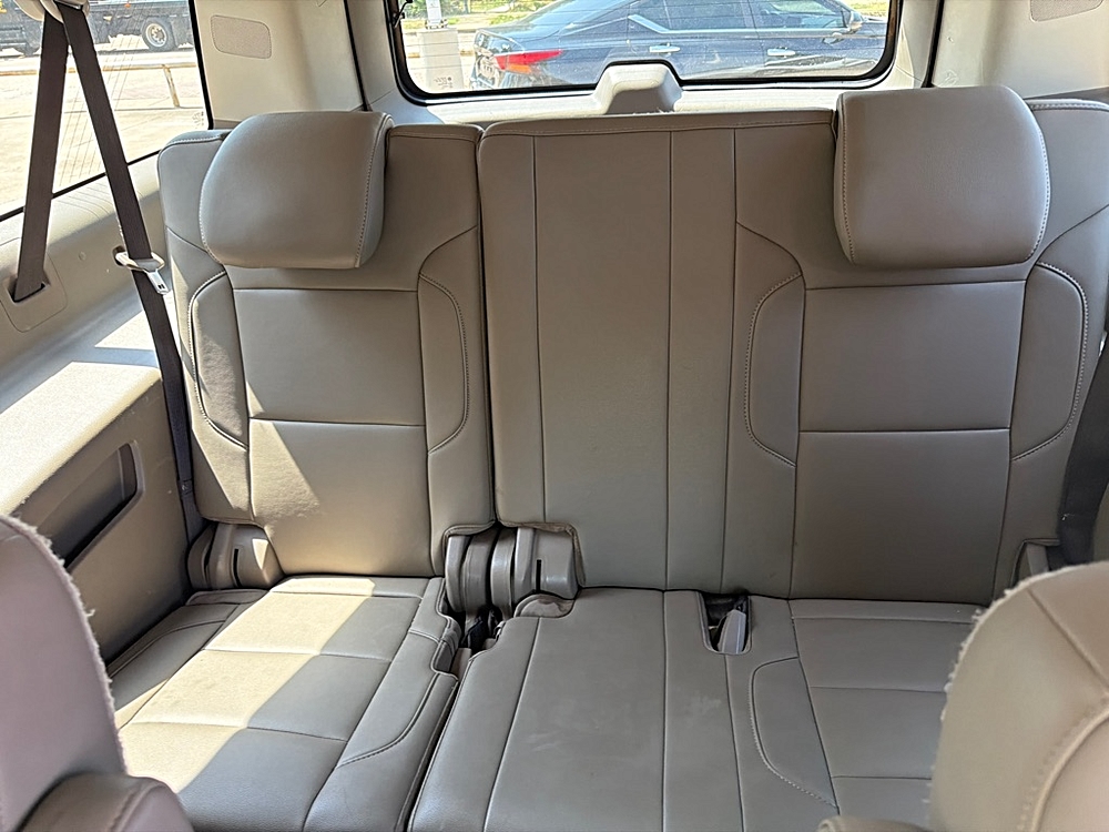 2018 Chevrolet Suburban LT - Photo 14