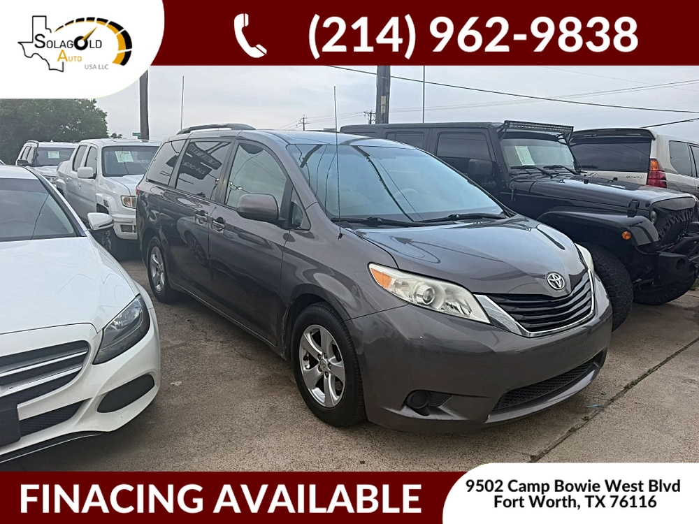 2013 Toyota Sienna LE V6 7-Passenger Mobility's photo