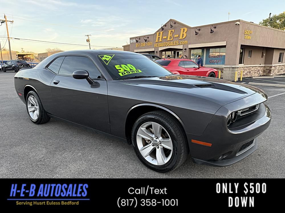 2023 Dodge Challenger SXT's photo