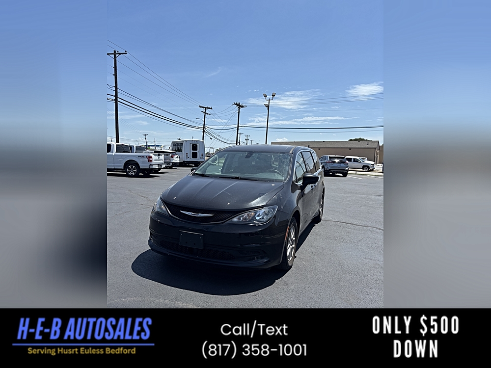 2022 Chrysler Voyager LX's photo