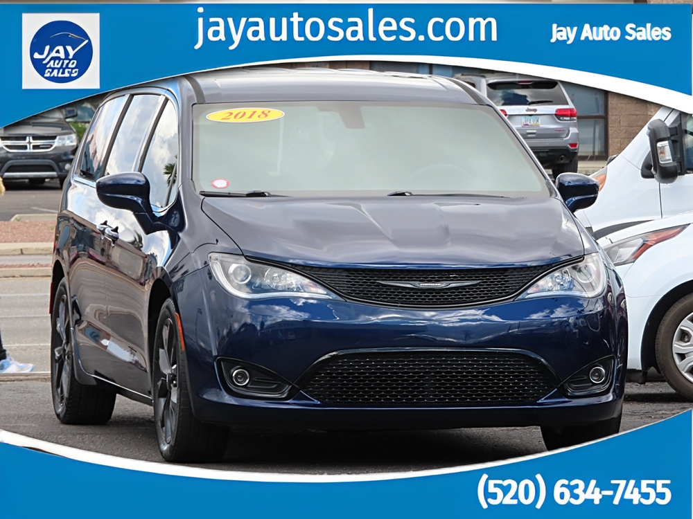 2018 Chrysler Pacifica Touring Plus's photo
