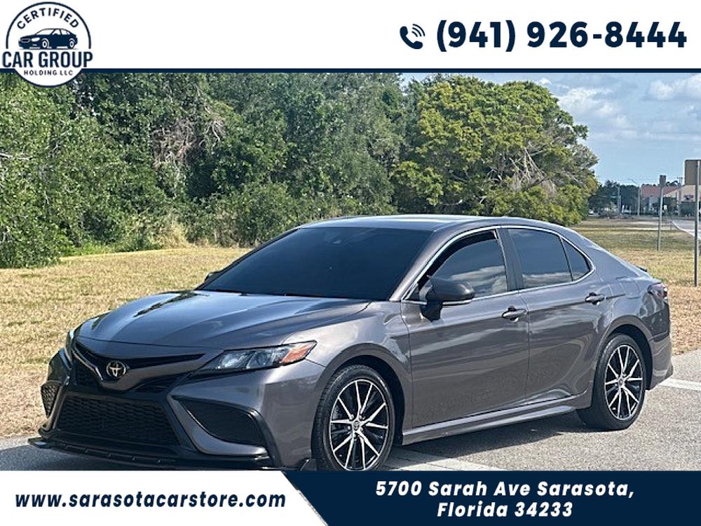 2022 Toyota Camry SE's photo