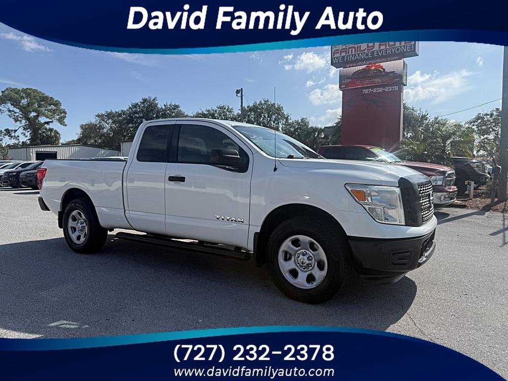 2017 Nissan Titan SV's photo