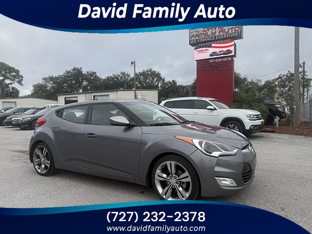 2013 Hyundai Veloster Base's photo