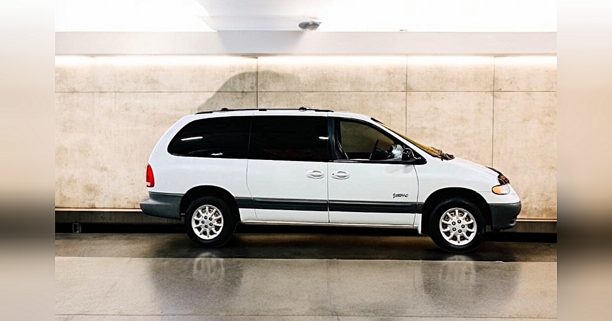 1998 Plymouth Grand Voyager SE