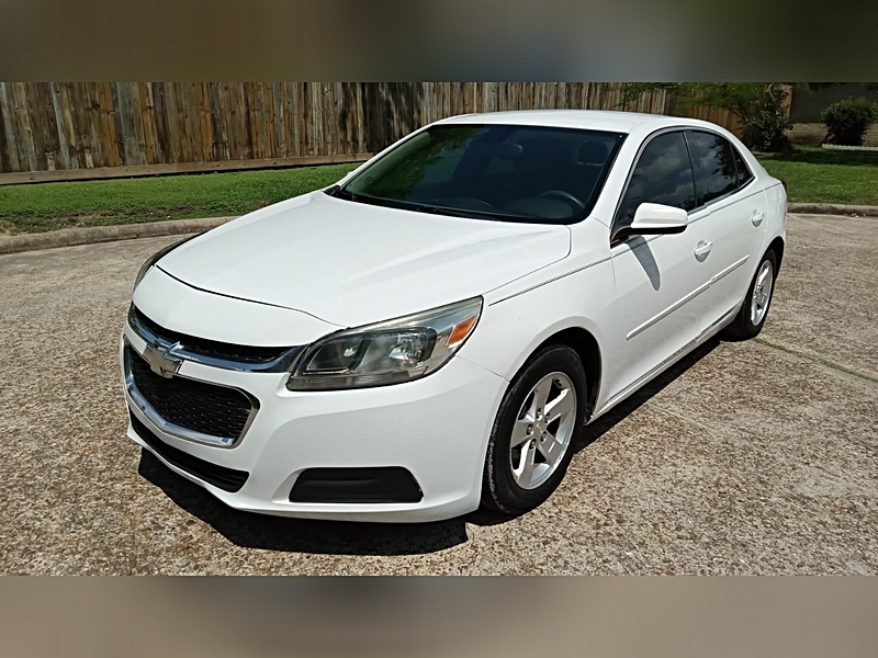 2014 Chevrolet Malibu LS blanco en el lote de John Kamal Cars