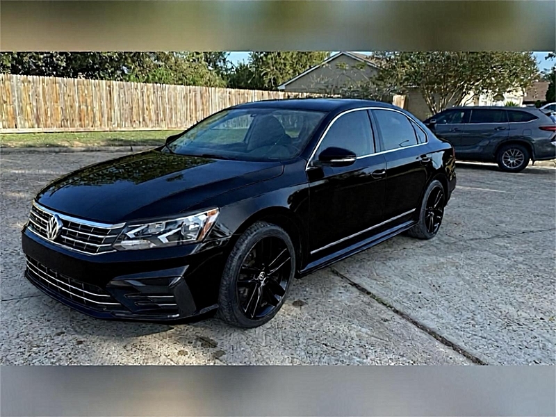 2017 Volkswagen Passat negro en el lote de John Kamal Cars